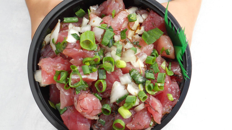 tuna bowl with scallions