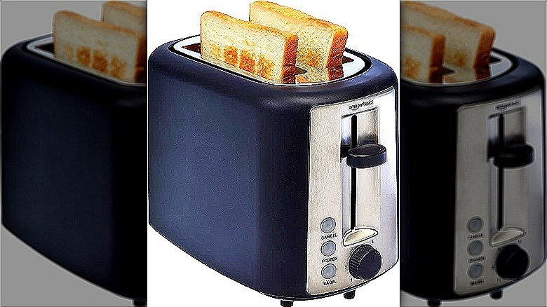 Amazon Basics 2 Slice toaster