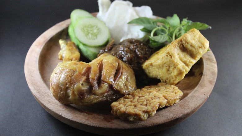 Indonesian pecel bowl