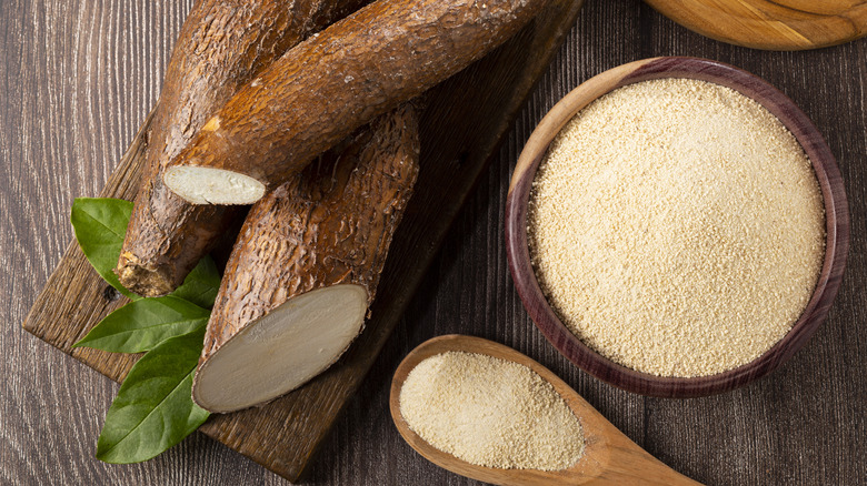 Fresh cassava root and powder