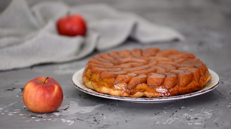 Apple upside-down cake