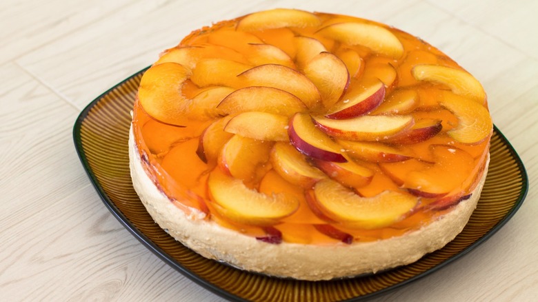 Sliced and whole peaches