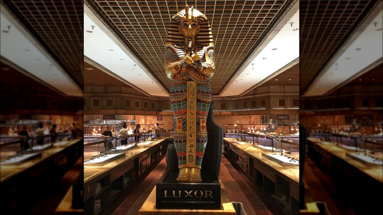 statue at the luxor buffet