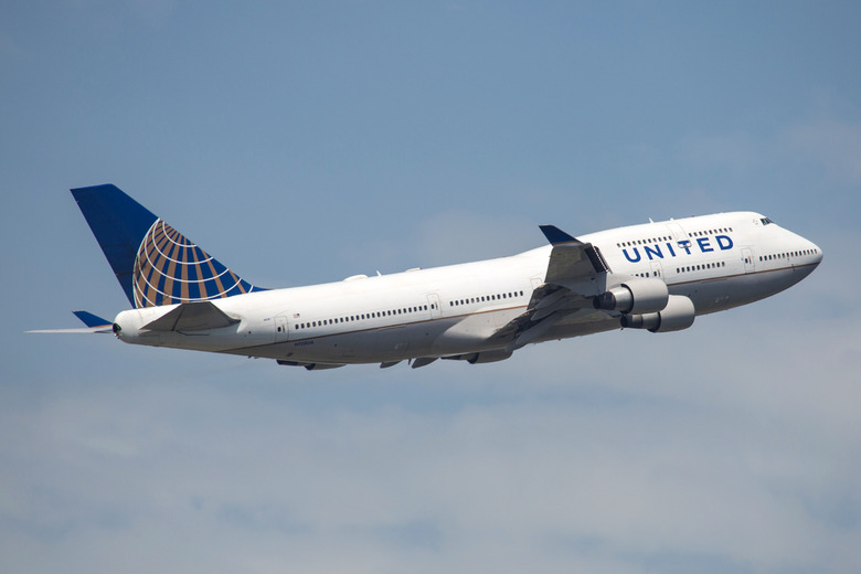 United Airlines Threatens to Handcuff Passenger