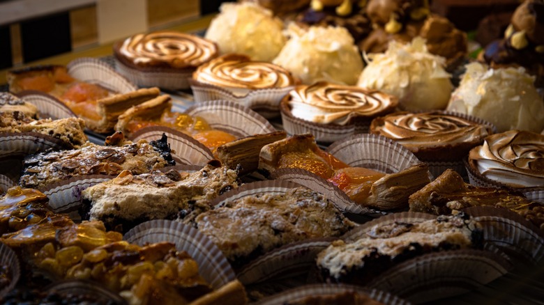 https://www.thedailymeal.com/img/gallery/the-18-best-french-pastries-you-need-to-try-at-least-once/intro-1695386809.jpg