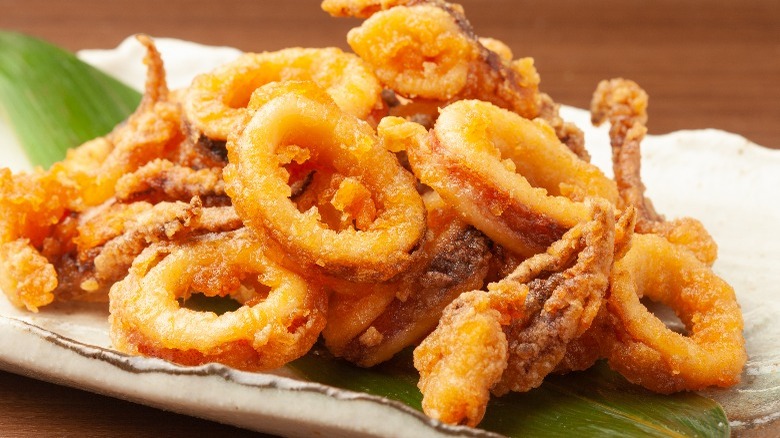 Crunchy fried kalamarakia on plate