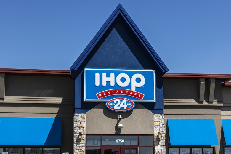 IHOP Changes Name to 'IHOb'