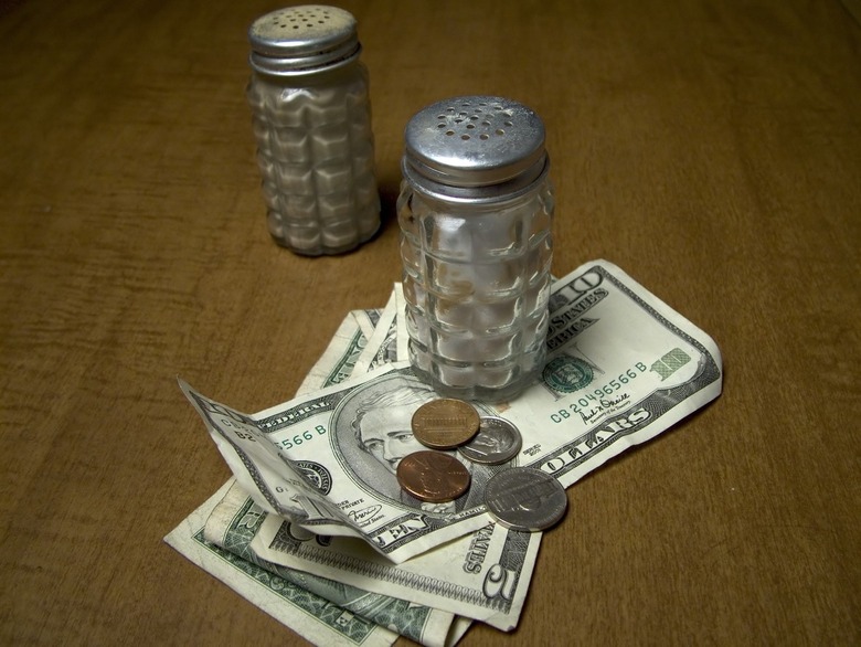 This Man's Tipping Method Goes Viral for How Rude It Is