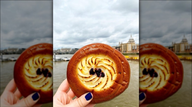 Cream cheese and blueberry pastry