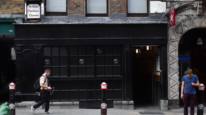 Ye Olde Cheshire Cheese pub