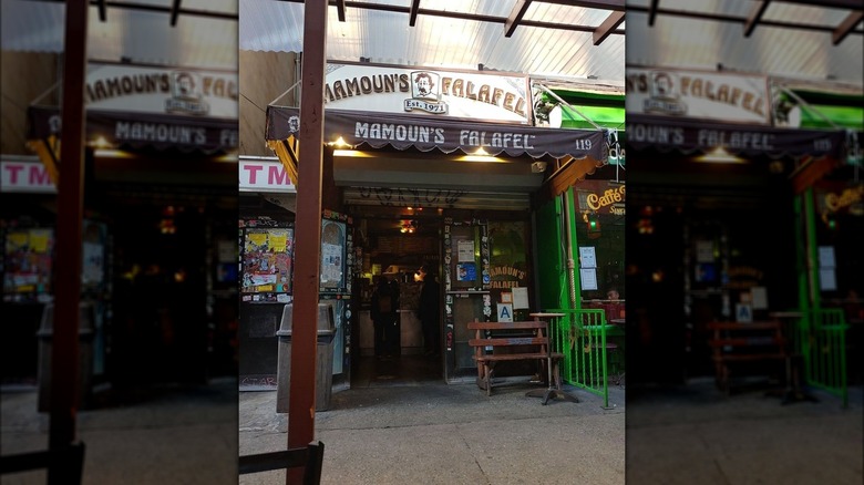 Mamoun's Falafel exterior 