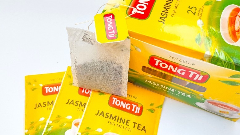 Jasmine tea bags and box