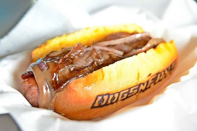 Dogs 'n Frys, Florissant, Mo: Peanut Butter Jelly Bacon Dog