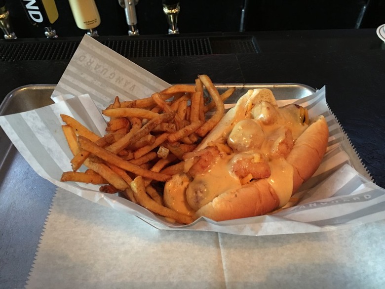 Vanguard, Milwaukee: Milwaukee-Style Hot Dog 