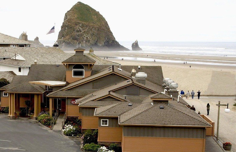 Wayfarer Restaurant & Lounge, Cannon Beach, Ore.