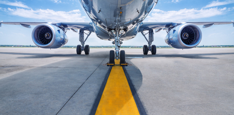 Plane Swerves Dangerously on Runway