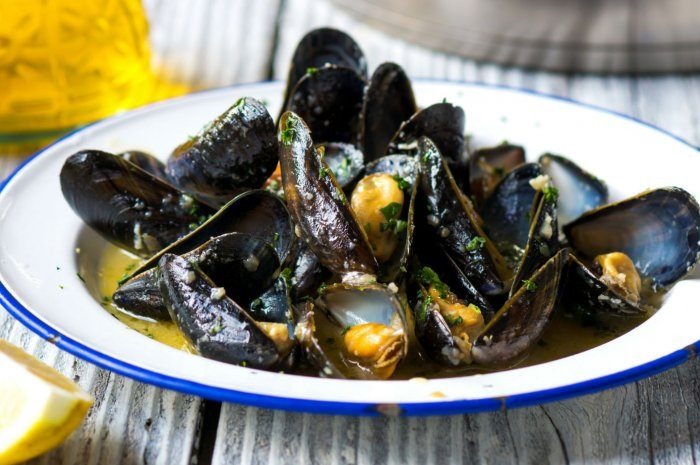 Grilled Mussels With Garlic, Butter, and Lemon