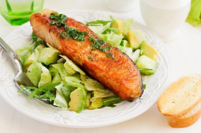 Grilled Salmon and Avocado Salad