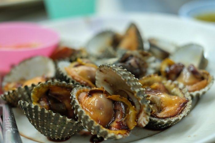 Grilled Clams With Charred Jalapeño Butter