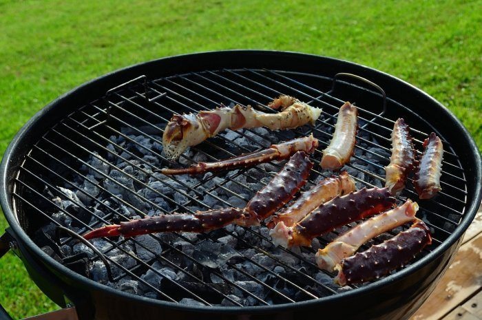 Grilled Crab Legs With Garlic Butter