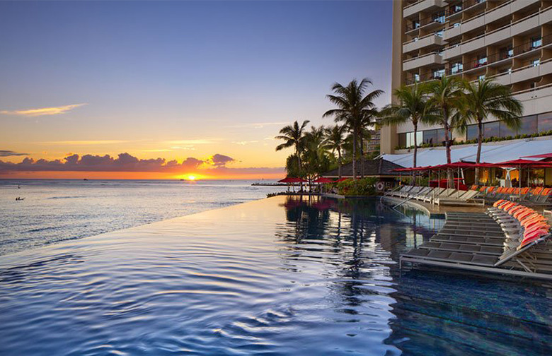 Infinity Edge Pool at Sheraton Waikiki (Honolulu, Hawaii)