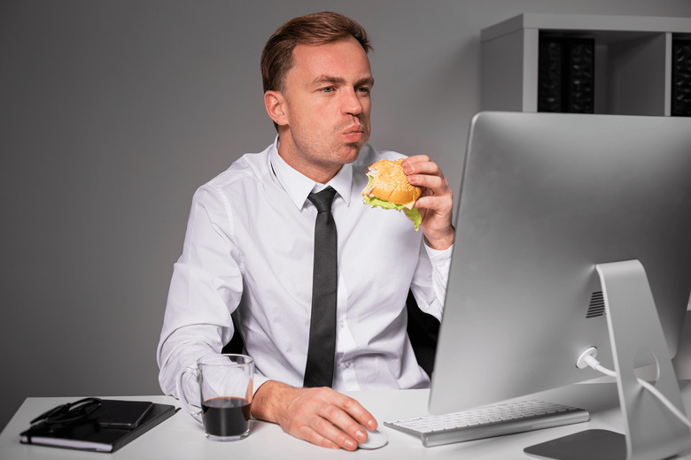 https://www.thedailymeal.com/img/gallery/the-5-rudest-office-food-habits/Office%20Food%20iStock-518905352.png