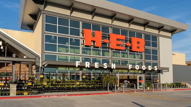 H-E-B storefront