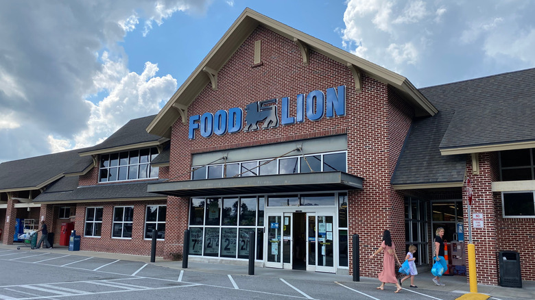 Food Lion store