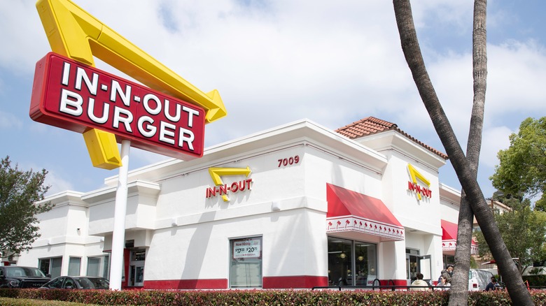 In-N-Out exterior