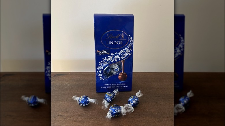 Lindt Lindor dark chocolate truffles 