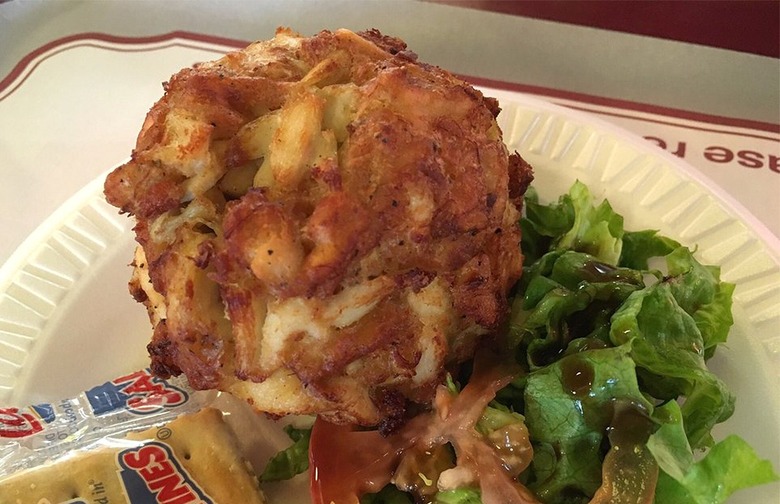 Maryland: Crab Cake, Faidley Seafood (Baltimore)