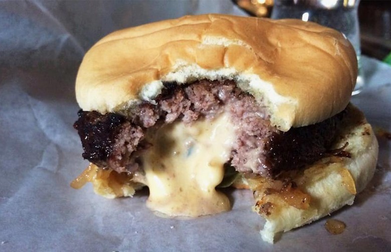 Minnesota: Jucy Lucy, Matt's Bar (Minneapolis)