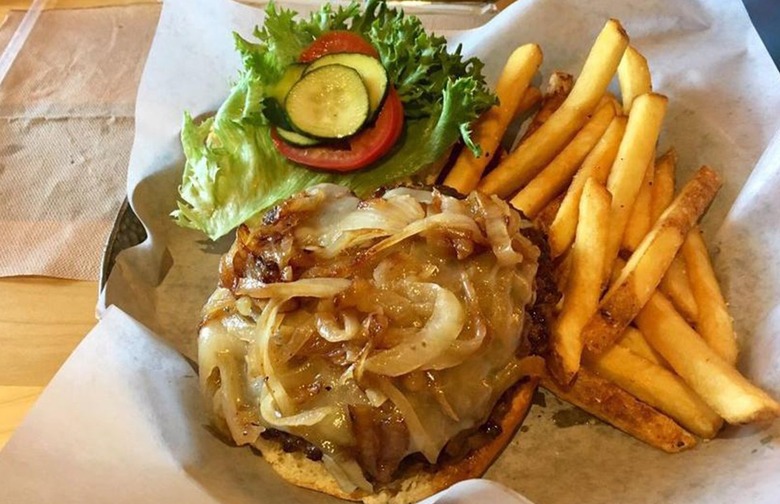 South Dakota: Western Burger, Black Hills Burger & Bun Co. (Custer)