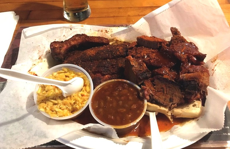 Tennessee: Ribs, Charlie Vergos' Rendezvous (Memphis)