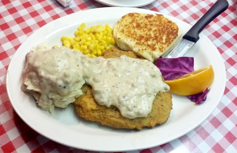 Wyoming: Chicken Fried Steak, Luxury Diner (Cheyenne)