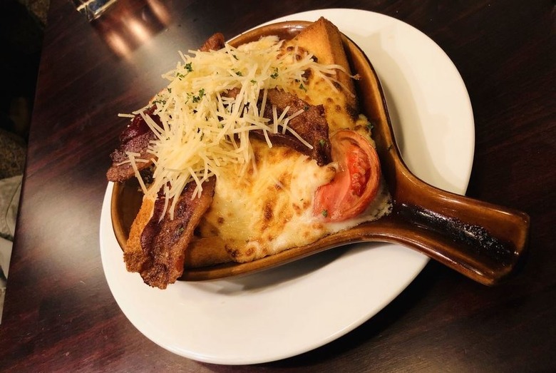 Kentucky: Hot Brown, Brown Hotel (Louisville) 