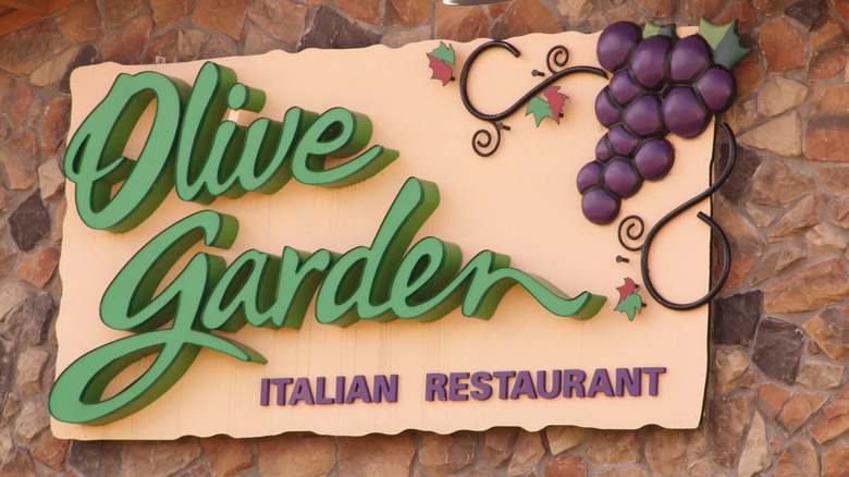 Olive Garden exterior sign