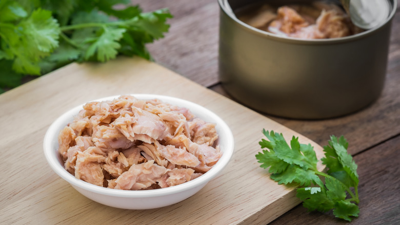 canned tuna in bowl