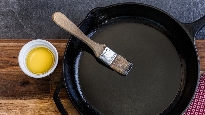 Cast iron pan with oil