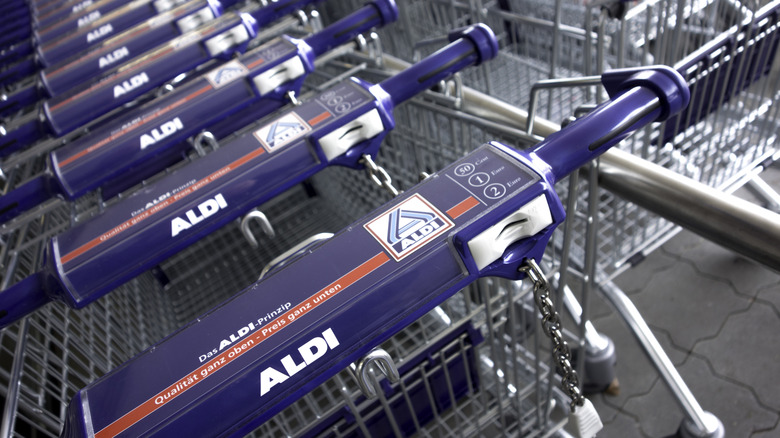 aldi shopping carts chained together