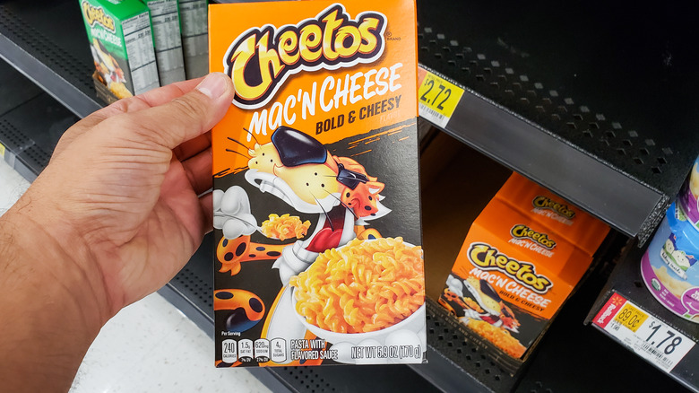 box of Cheetos mac 'n cheese