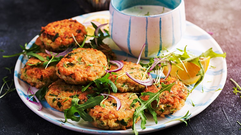 Tuna patties garnished with arugula 