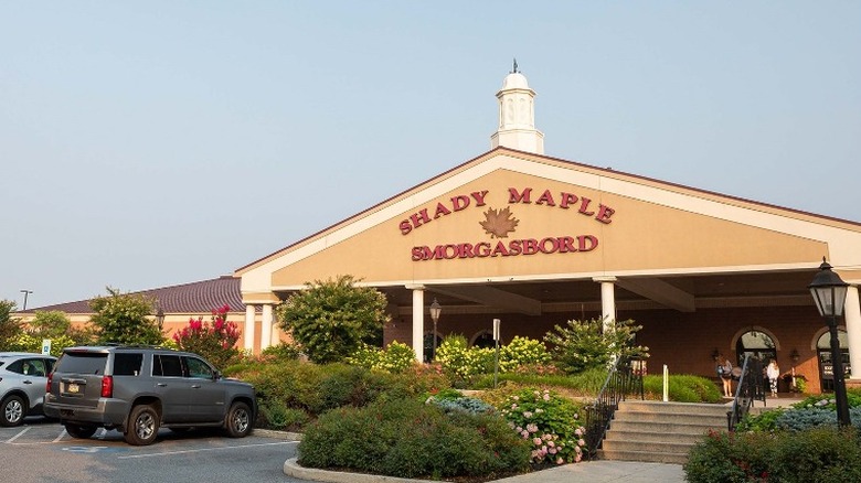 Shady Maple Smorgasbord restaurant