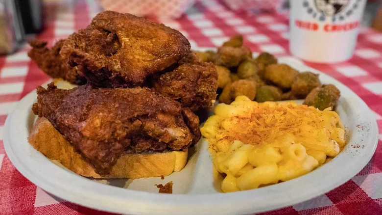 Tennessee: Gus's Fried Chicken, Memphis