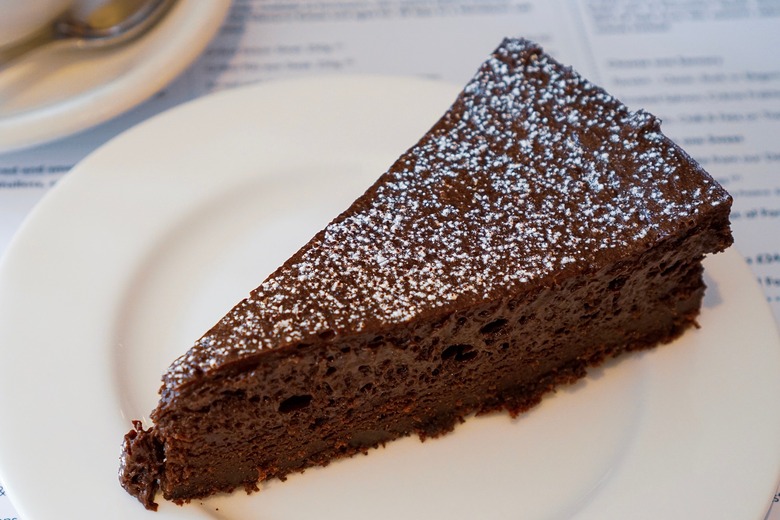 Flourless Chocolate Cake With Walnuts