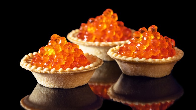 Caviar in a tart 