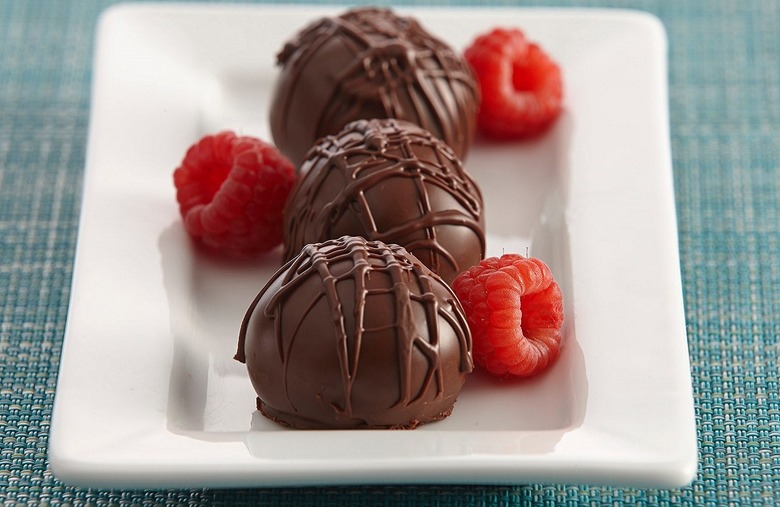 Easy Chocolate Raspberry Cookie Truffles