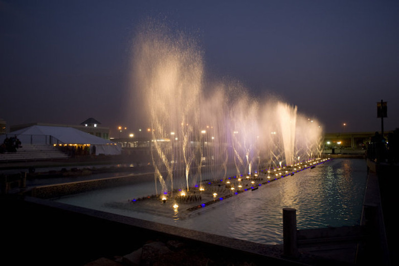 Kansas: WaterWalk (Wichita)