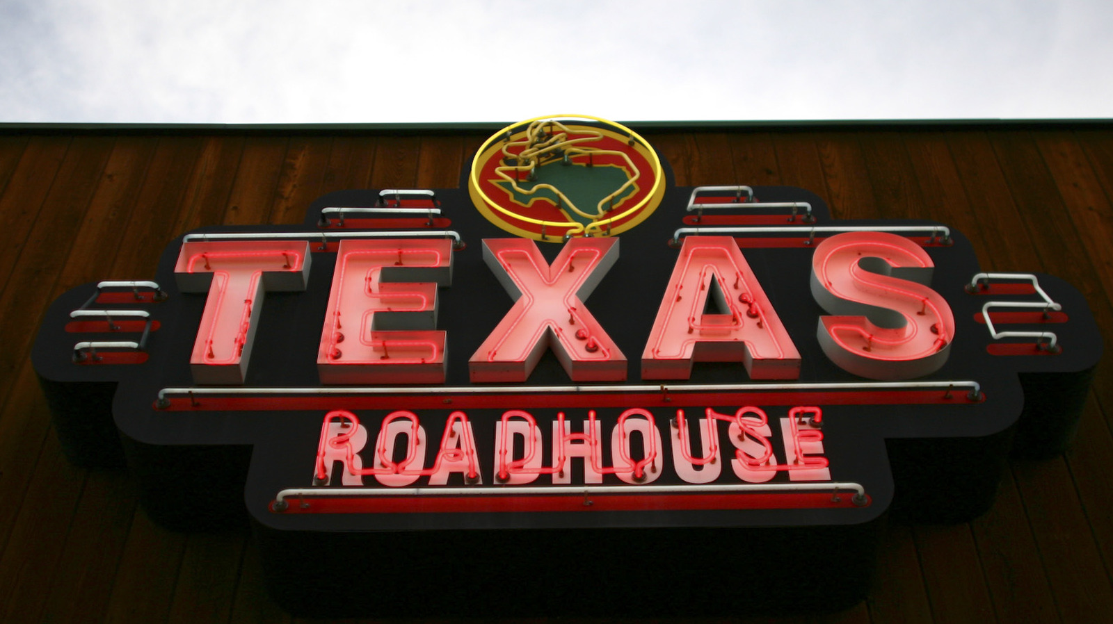 7 Secrets Texas Roadhouse Doesn't Want You to Know