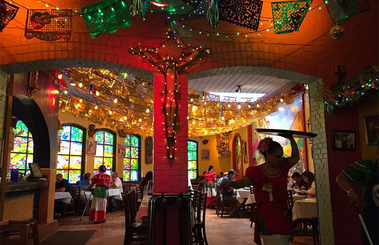 Mi Tierra Café y Panadería (San Antonio)